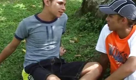 Busty女の子を示して彼女のおっぱい-作成。21 素人 無 修正 エロ