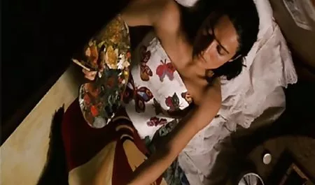 ホウクライナのティーンMasturbatesの白砂 野外 素人