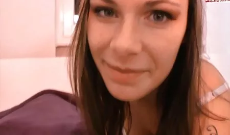 金髪ラテックスslutカーメルアンダーソンFucks9インチコック 素人 人妻 無料 動画