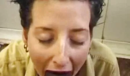 アマチュアの大きなコックに乗って作成 潮吹き ギャル