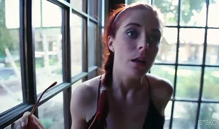 喫煙babeが彼女の湿潤滑りの収奪 野外 露出 素人