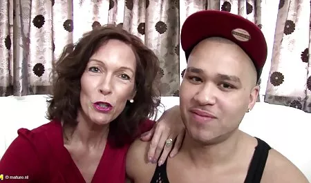 赤毛に下やストッキングスカートを公開 盗撮 素人