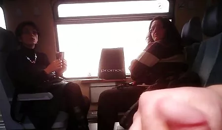 金髪ティーンの大きなおっぱいなポージングにビキニ 巨乳 熟女 素人